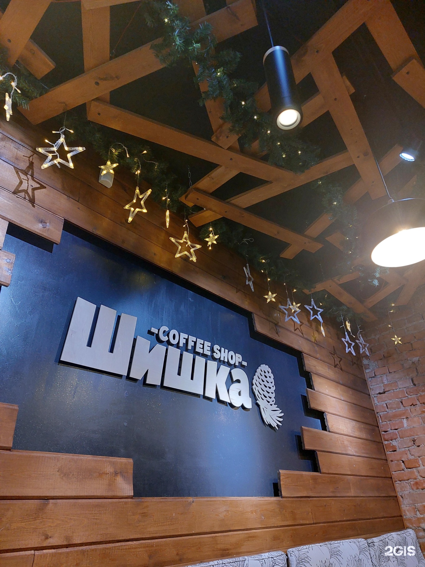 Интерьер кофейни Шишка